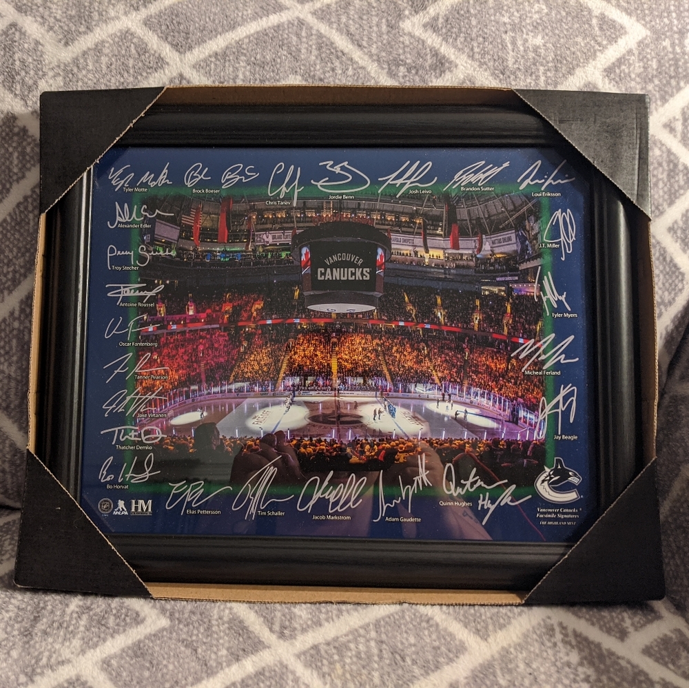 Official signature rink Vancouver canucks 2019-20